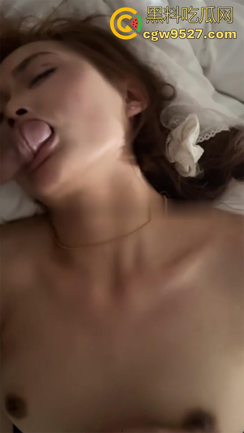 抖音女网红【刘紫怡】,模特身材大长腿超诱人,三亚酒店淫乱狂欢,黑丝勾魂浪叫不断,嫩穴被猛操高潮连连!-11