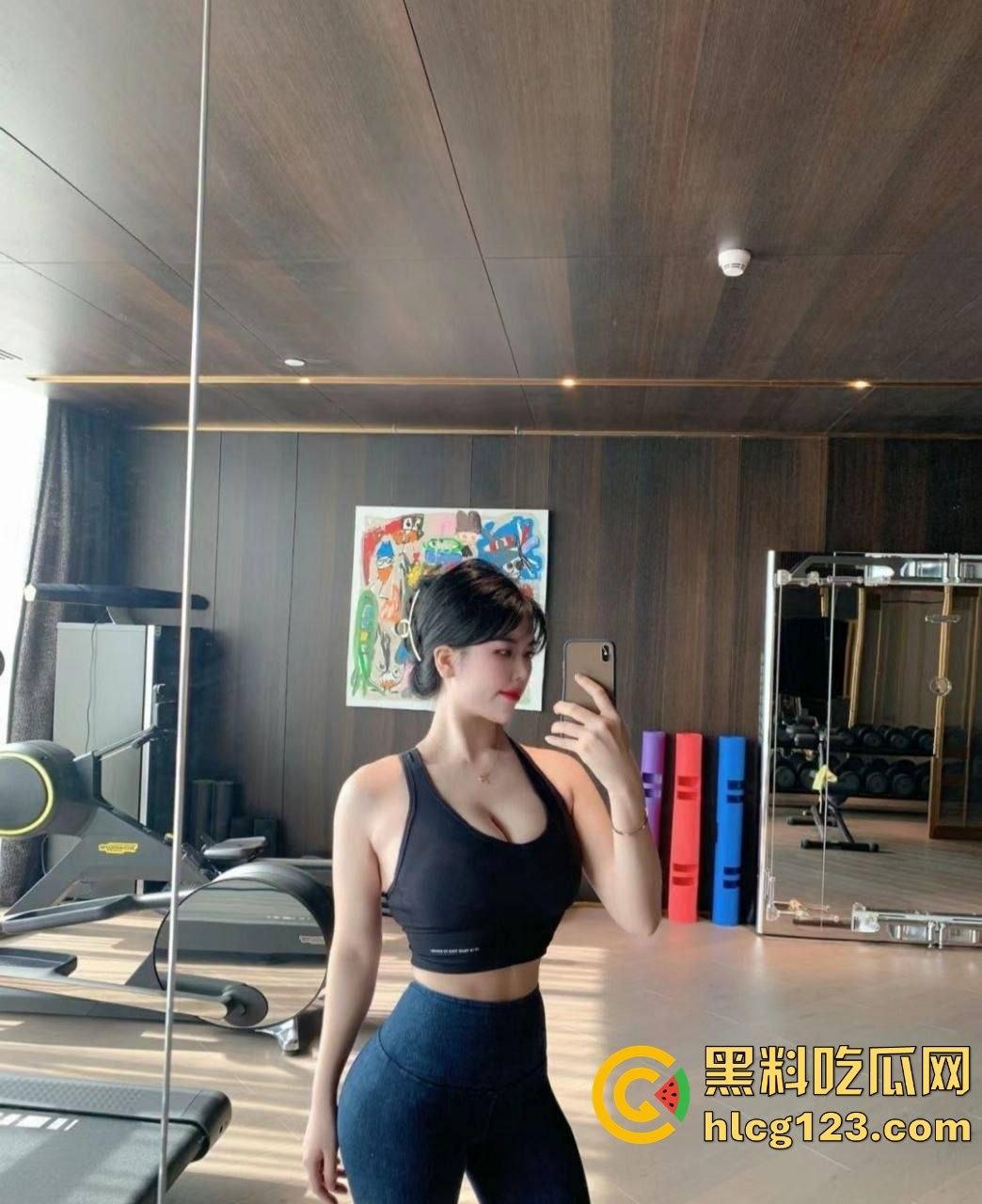 健身教练赵娣金火爆视频外泄，臀翘奶大，骚姿扭到飞起，2000块一节课你们觉得值不值？-6