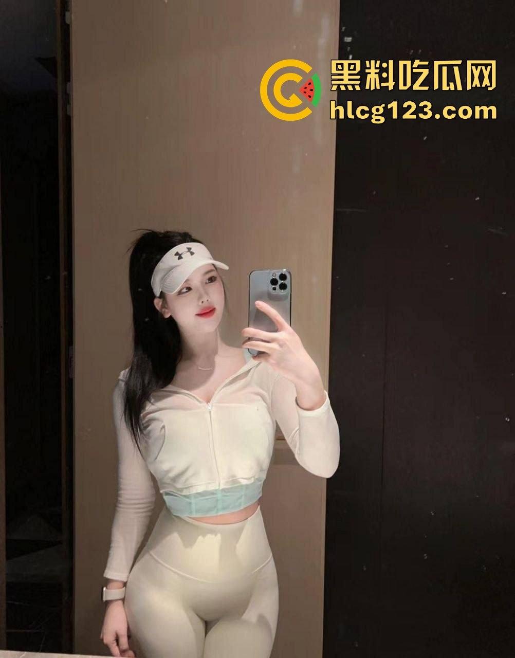 健身教练赵娣金火爆视频外泄，臀翘奶大，骚姿扭到飞起，2000块一节课你们觉得值不值？-9