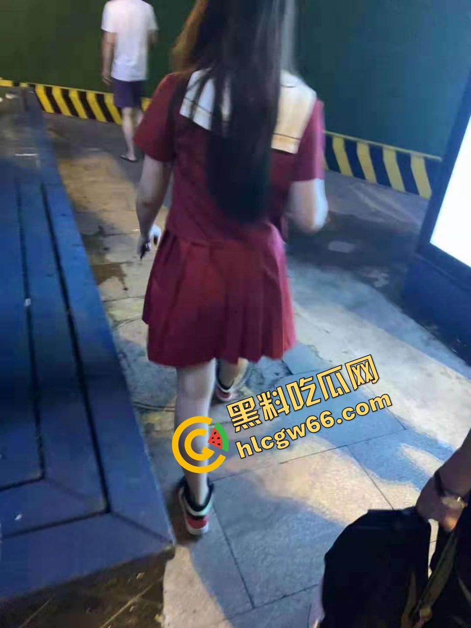 百度云盘泄密，青岛约炮大神萝莉学生妹模特女神全被爆操，一碗麻辣烫就能骗上床，骚得简直离谱！-5