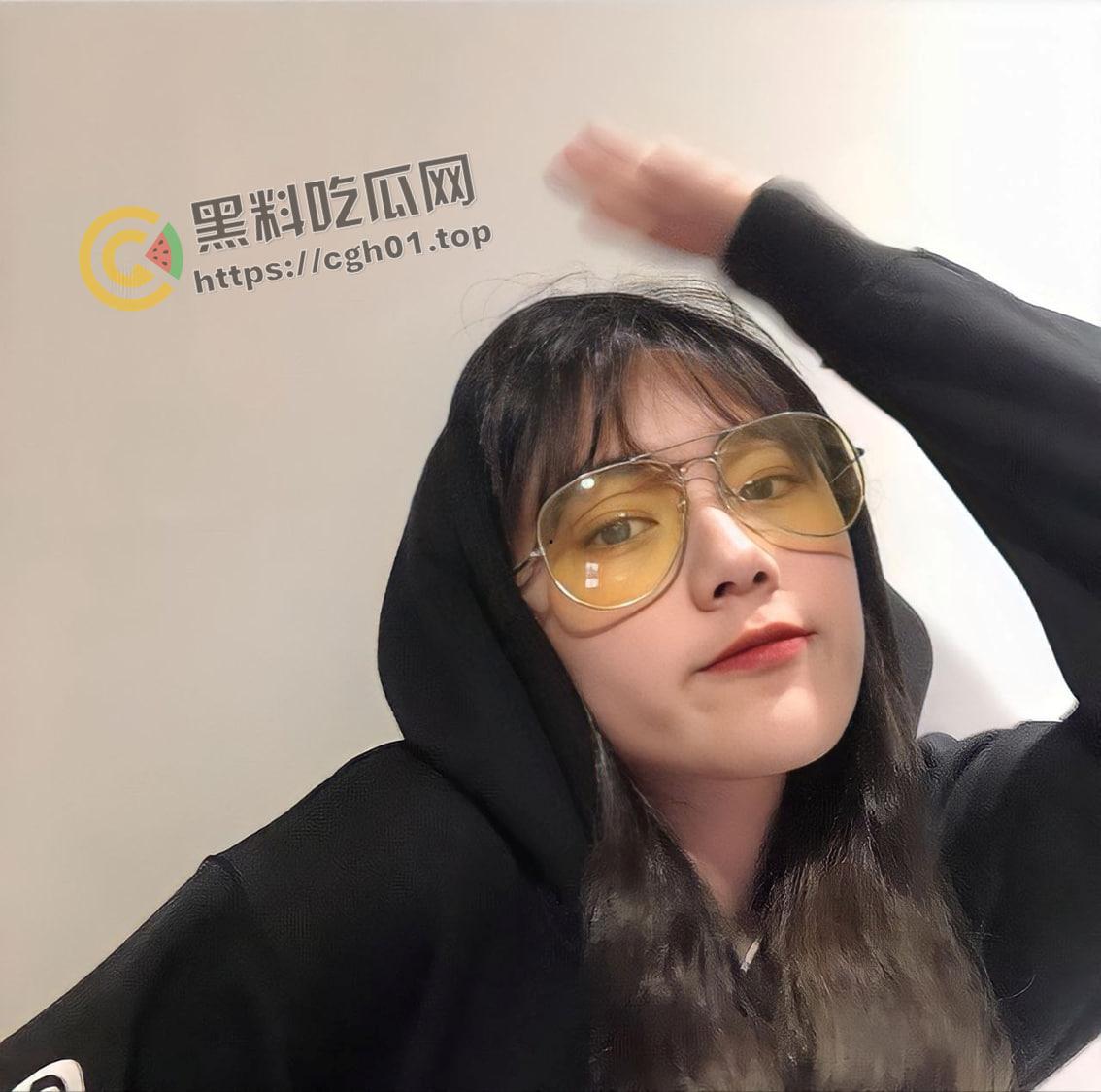 台湾台北大学生 教科书级别反差婊  御姐脸的人性飞机杯 自慰都能水多的溢出来-12