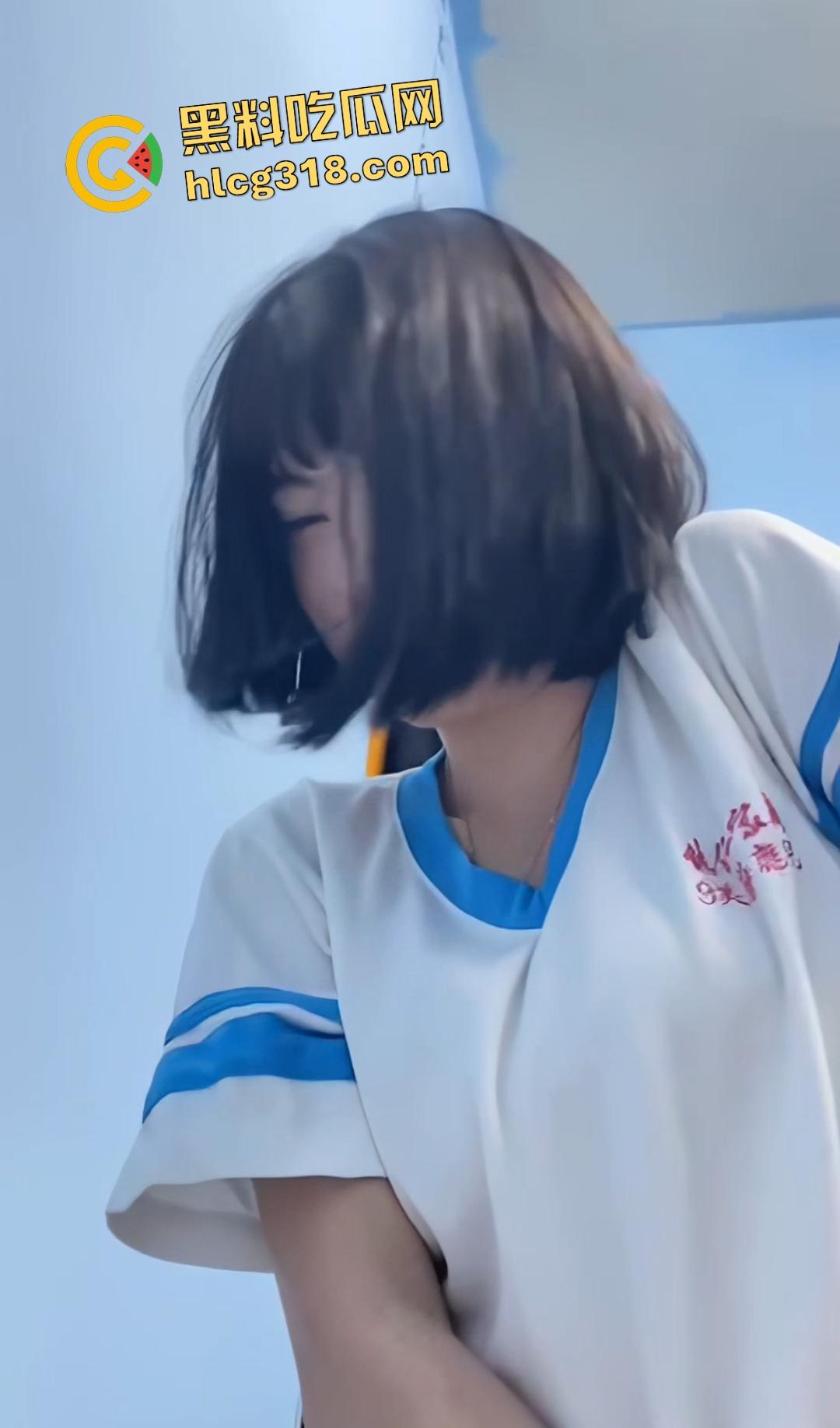 台湾能仁家商短发俏妹【薛庭儿】背妈偷欢，骑乘后入骚炸，从清纯到反差感直接拉满！-2