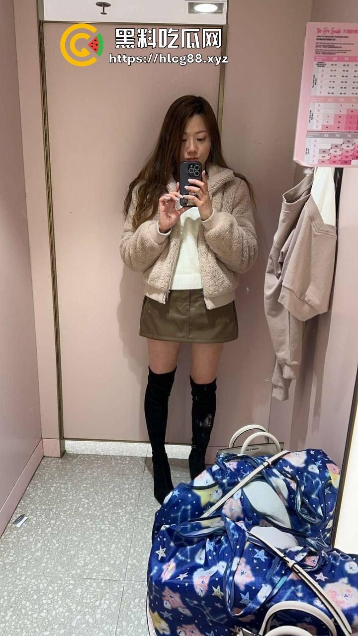 上海发情骚婊『宋义可』浪得鸡巴硬断，床上淫货扭腰喷话，操得嗷嗷乱吼，骚语狂飙逼水淹床！-3