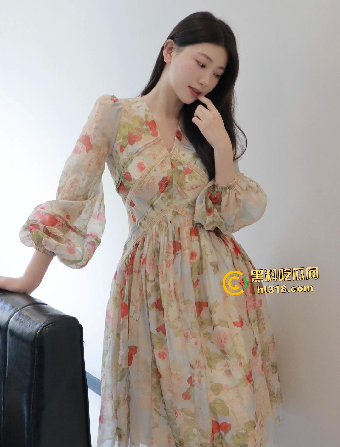 小红书博主【xxlhan】老公出差在广州找老黑狂操骚逼，黑鬼操的太猛，把少妇的脚都快压断了！-3