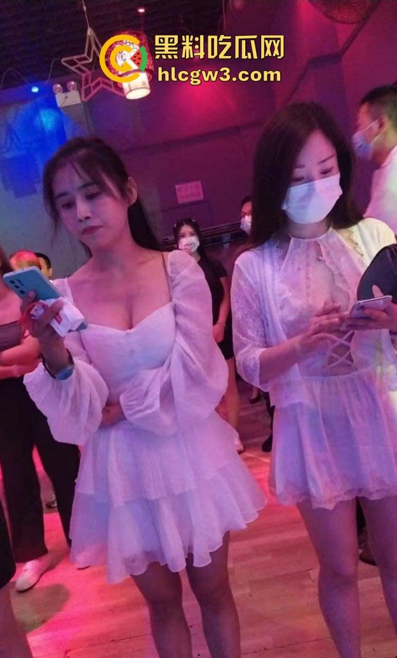 成都疯狂莎莎舞厅变淫乱天堂 抠逼摸奶一条龙口爆玩到飞起 站桩美女如云这夜晚简直刺激到炸！-2