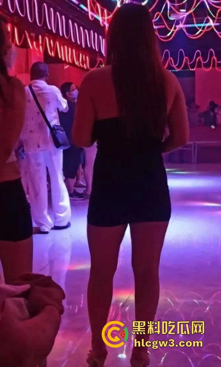 成都疯狂莎莎舞厅变淫乱天堂 抠逼摸奶一条龙口爆玩到飞起 站桩美女如云这夜晚简直刺激到炸！-10