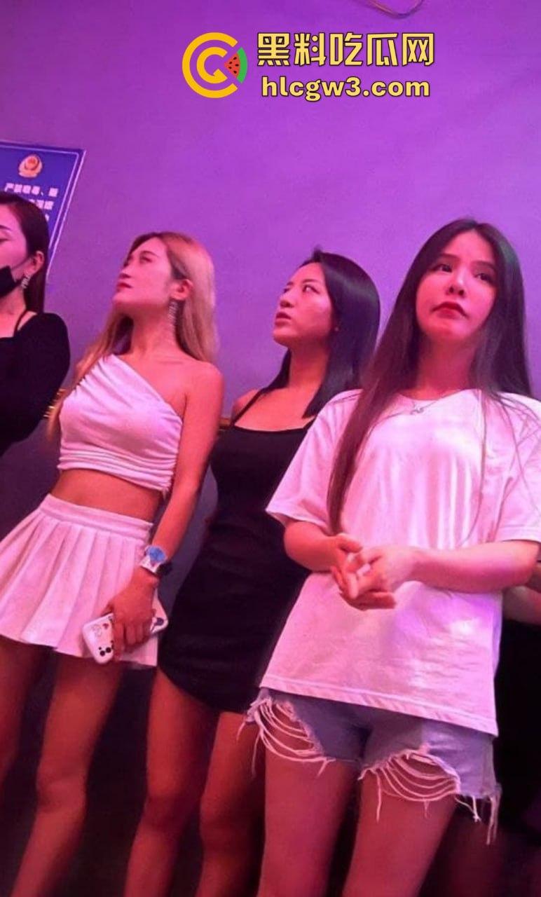 成都疯狂莎莎舞厅变淫乱天堂 抠逼摸奶一条龙口爆玩到飞起 站桩美女如云这夜晚简直刺激到炸！-27