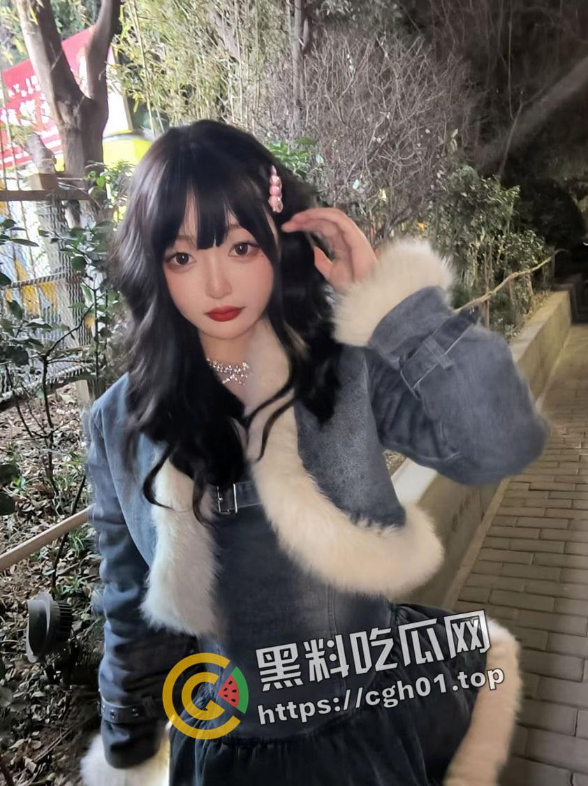 瓜友投稿！扬州职业大学【李茜甜】欲求不满骚母狗求群p 联系方式曝光 她主人就不怕她被玩坏嘛-1