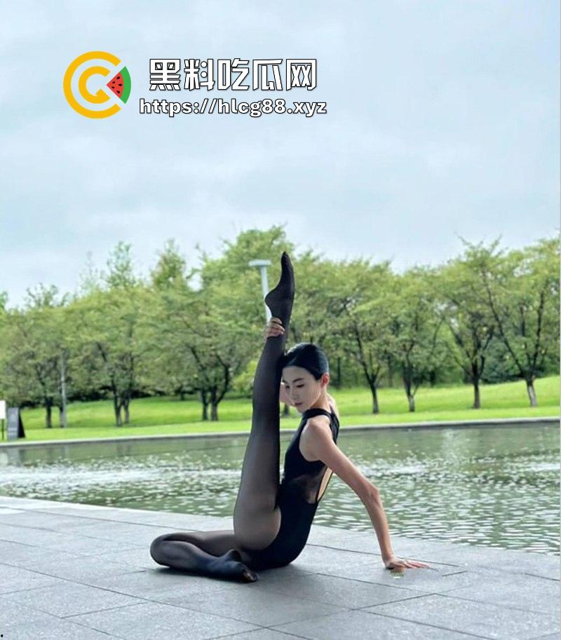 华南师范大学反差舞蹈老师【李欣】超高颜值一字马 骚穴被不同男人无套爆操 性爱视频曝光流出！-3