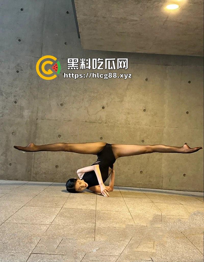 华南师范大学反差舞蹈老师【李欣】超高颜值一字马 骚穴被不同男人无套爆操 性爱视频曝光流出！-4