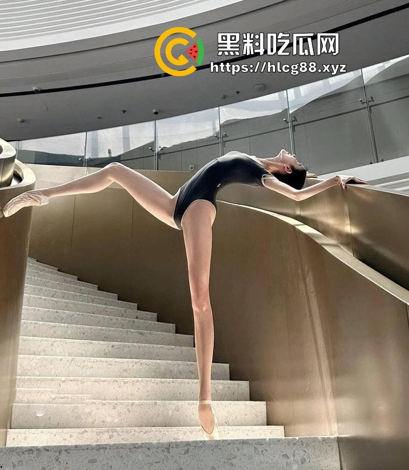 华南师范大学反差舞蹈老师【李欣】超高颜值一字马 骚穴被不同男人无套爆操 性爱视频曝光流出！-6