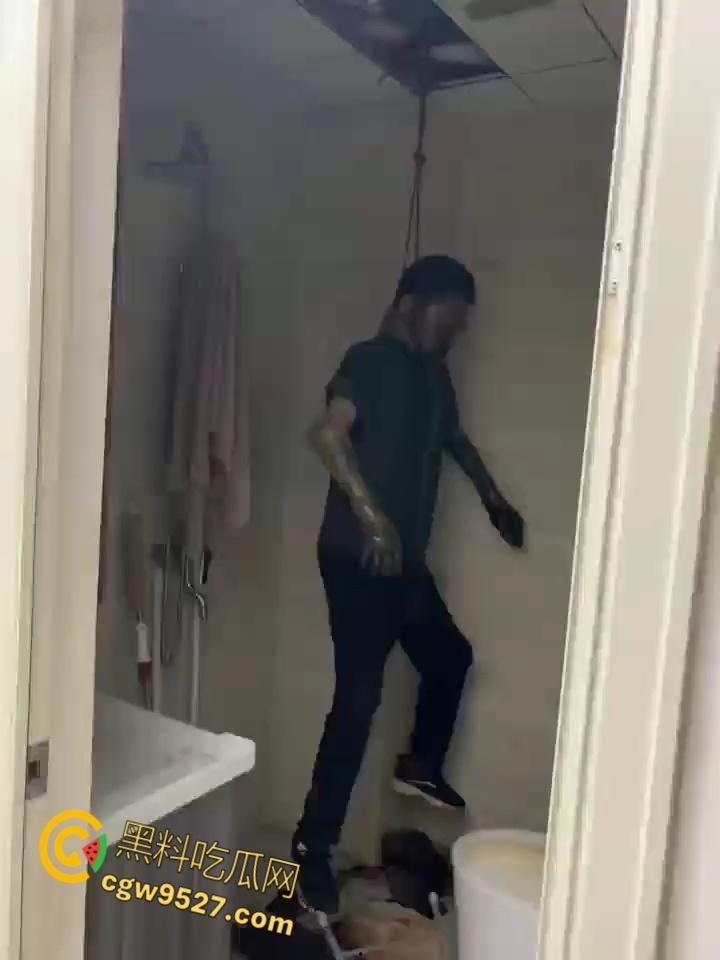 湛江西便街老哥 欠贷精神崩溃！出租屋狠心自杀上吊，尸体腐化变人油标本 ，债主没上门房东先吐了 !-6