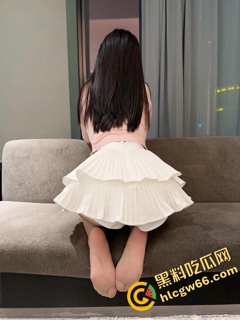 海角半年迷上乱伦，26岁哥馋21岁幼师妹那骚奶肥臀，睡衣晃得想偷拍洗澡照求兄弟们支招！-18