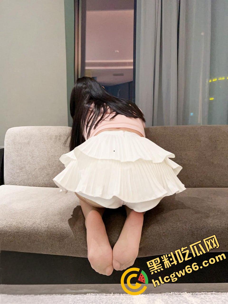 海角半年迷上乱伦，26岁哥馋21岁幼师妹那骚奶肥臀，睡衣晃得想偷拍洗澡照求兄弟们支招！-19