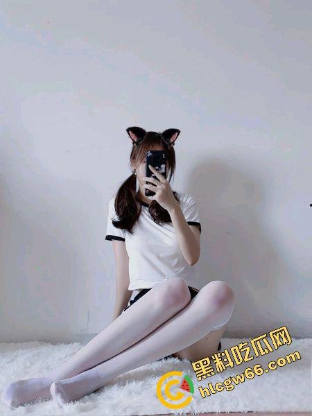 海角半年迷上乱伦，26岁哥馋21岁幼师妹那骚奶肥臀，睡衣晃得想偷拍洗澡照求兄弟们支招！-36