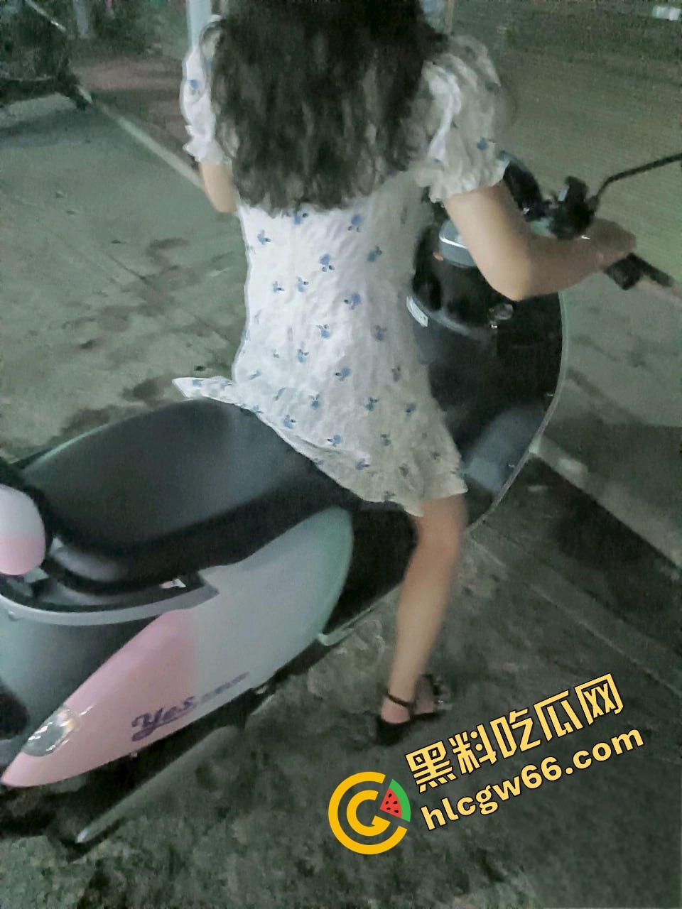 海角半年迷上乱伦，26岁哥馋21岁幼师妹那骚奶肥臀，睡衣晃得想偷拍洗澡照求兄弟们支招！-50