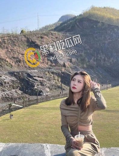 南京大学超级反差大美女 与社会多金男友酒店性爱自拍流出 多姿势爆操爽叫不停-1