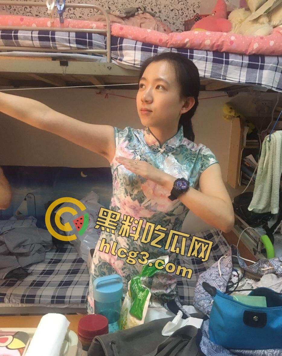 02年小母狗惊现奇葩操作！一边打王者一边被炮友操，团战输了男友还掉星，真是尴尬到家！-2