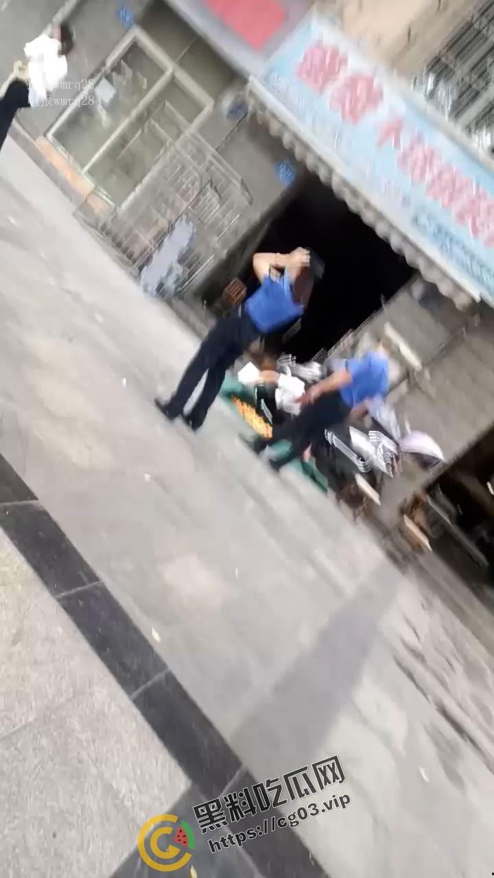 嫖娼遇到爱情？被小姐姐看上了，满眼的星星，没见这么骚的野鸡，权利配合，关键还长得怪漂亮嘞！-1