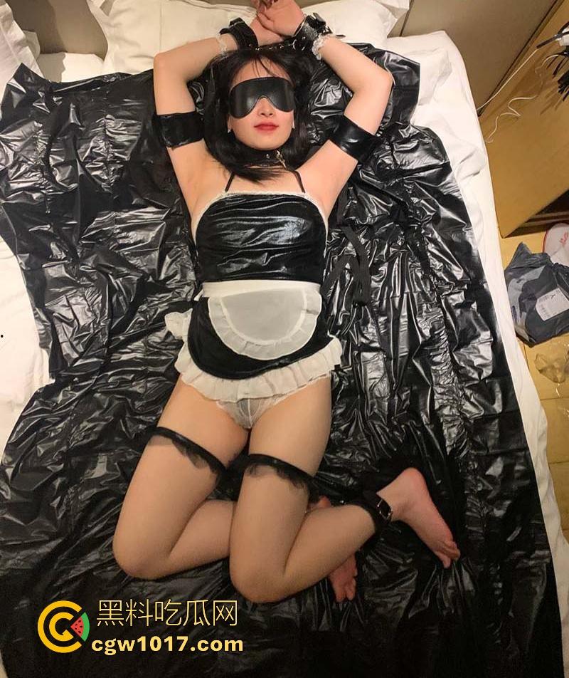 浙江工商学院风骚尤物【李雯雯】翘臀高撅，粉嫩紧穴迎接男友无套巨根，直捣深处猛烈抽插，OL白领床上尽显淫荡！-5