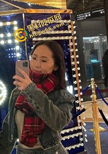 内蒙古科技大学大四学姐【拉布珠】校内公然售卖福利视频又被实锤，强行辟谣自抽嘴巴，脸打得啪啪响！-2