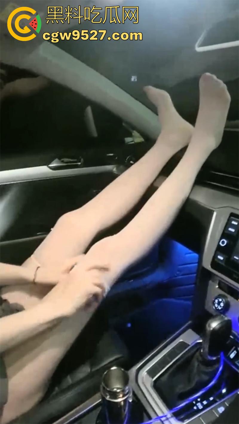 别人老婆就要站起来操，顶级人妻偷情合集，酒吧勾引先车震再户外，背着老公被调教成母狗，成为男人肉便器！-8