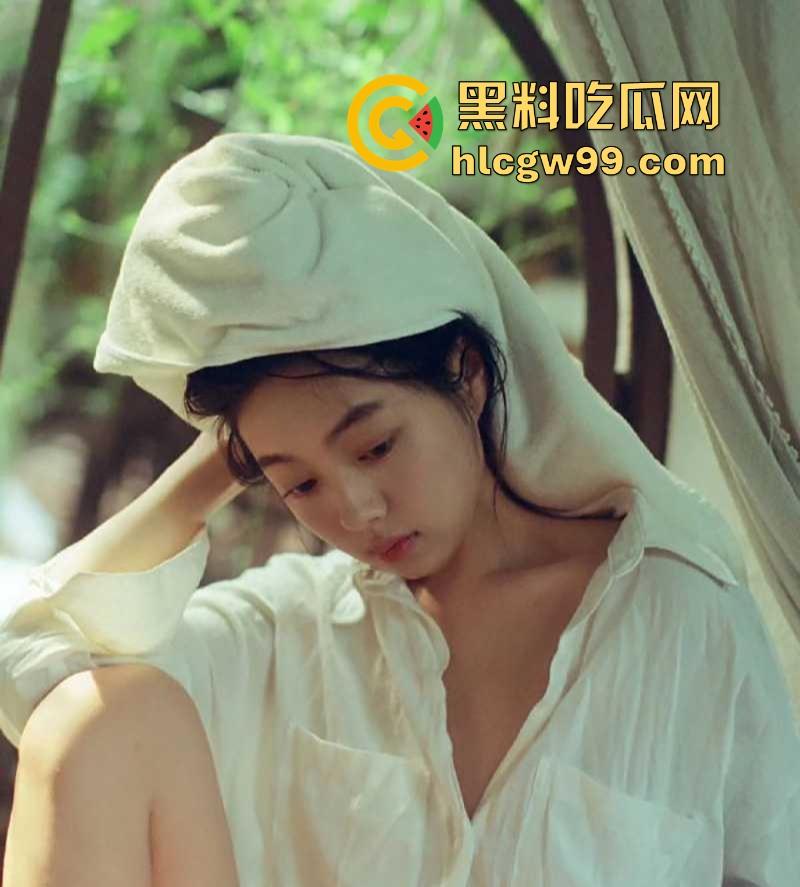 夜店巨乳美女身材炸裂，极品身材陪酒到烂醉，包厢内给老板口交骑乘，把老板玩爽了全程骚气满满！-1