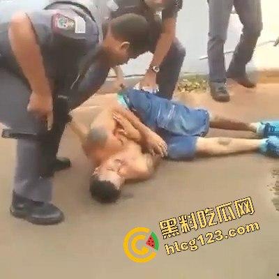 黑人小哥狂拽酷炫！挥棍挡子弹，电视剧看多了玩命呢？-5