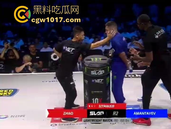 通背拳传人赵鸿刚参加UFC扇耳光大赛被对手KO！曾以为在耳光大赛上无敌的武功，没想到是这种下场，真是花拳秀腿！-5