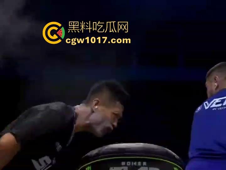 通背拳传人赵鸿刚参加UFC扇耳光大赛被对手KO！曾以为在耳光大赛上无敌的武功，没想到是这种下场，真是花拳秀腿！-8