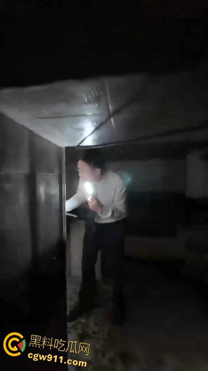 南京建邺区安民村某住宅，被房产中介发现地下室通道，建房期间正是1996年南京碎尸案，血腥味隐约飘密布水龙头！-9