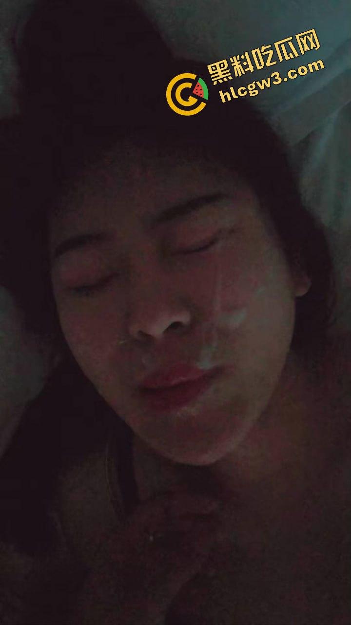 广州东莞已婚骚贱小少妇『何春颖』与老公户外厕所偷偷后入 捆绑黑丝性爱！独家流出！-6