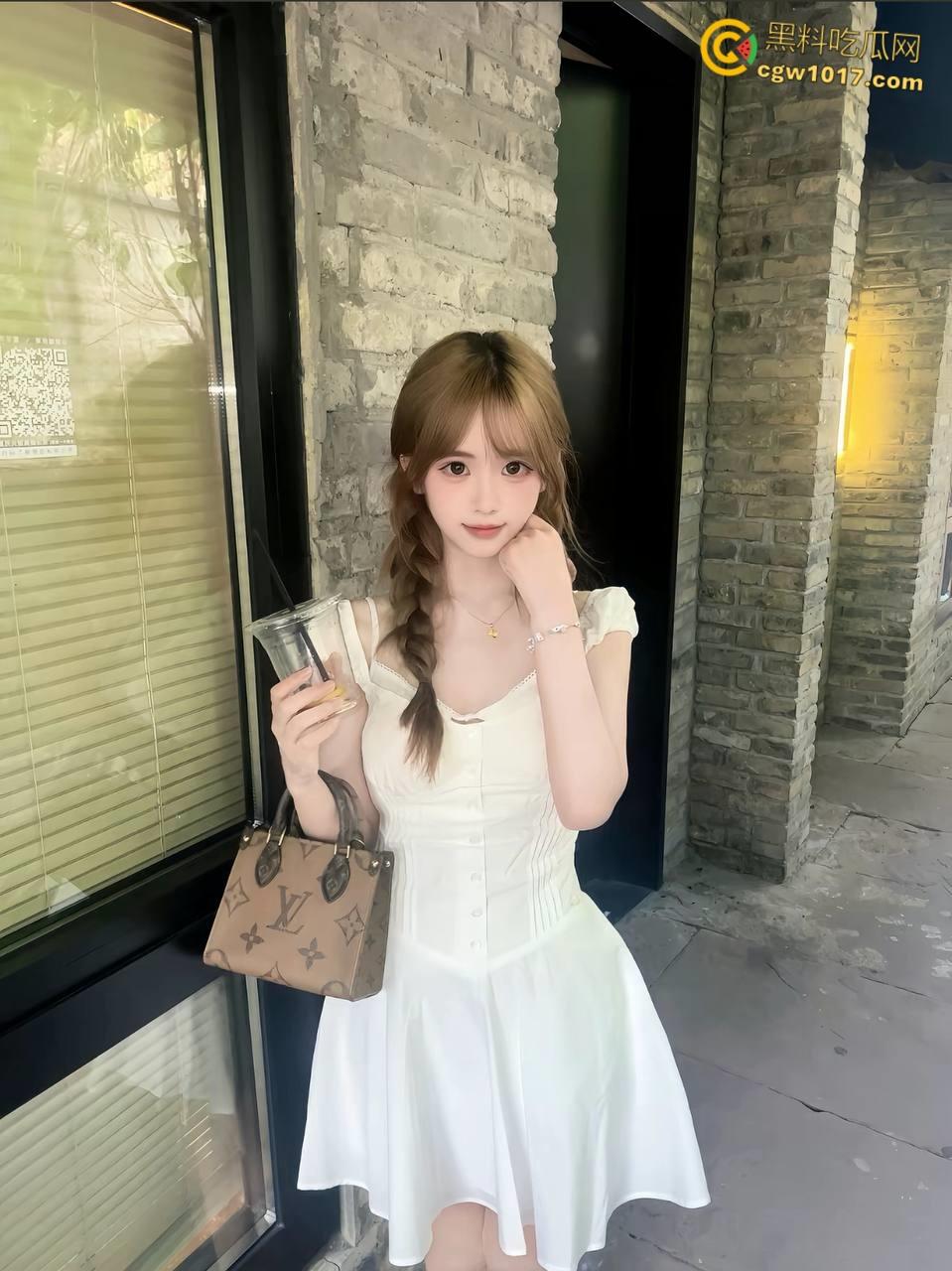 趁着万圣节和女儿玩cosplay，穿着头纱白丝小皮鞋，趴在床上任我操嘴，后入猛草极品翘臀，扶着腰全射在馒头小穴里 ！-1