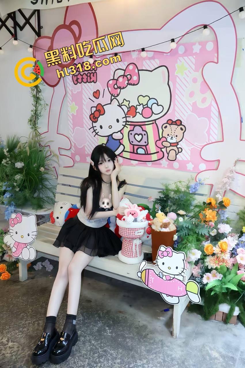 武汉顶奢SM会所曝光变态癖，绳结卡逼眼磨到直流水，吊着来回蹭得腿抖颤，贫穷限制了想象！-8