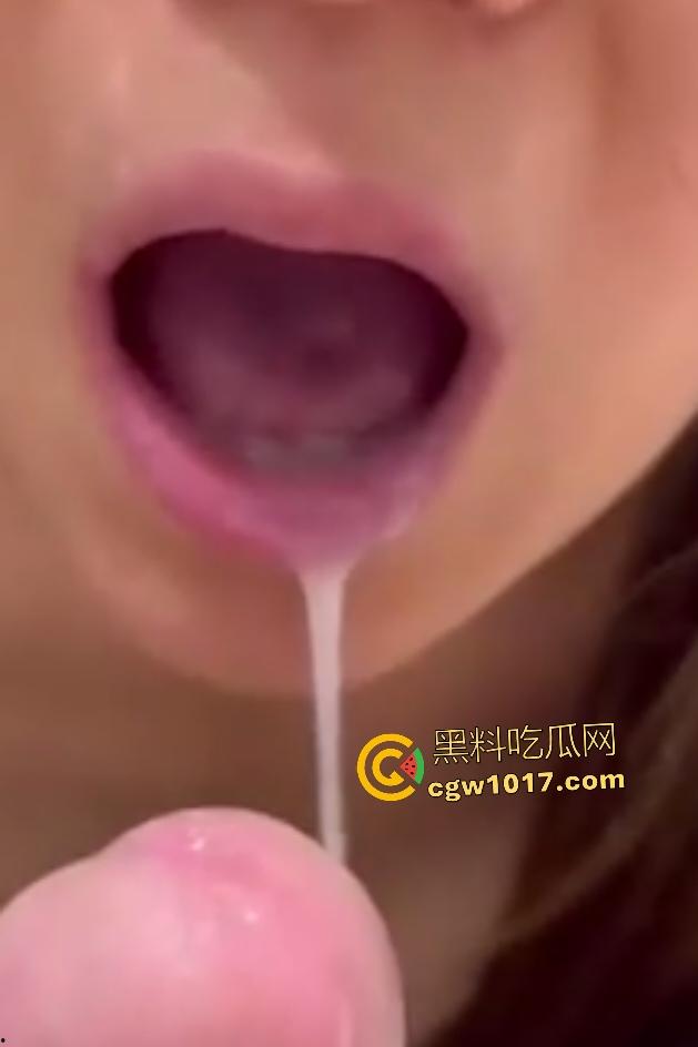 海角哥哥带妹妹酒店开房，肉丝足交还戴眼罩口交20分钟才口爆射嘴，持久忍耐力变态，换一般人5分钟完事了！-8