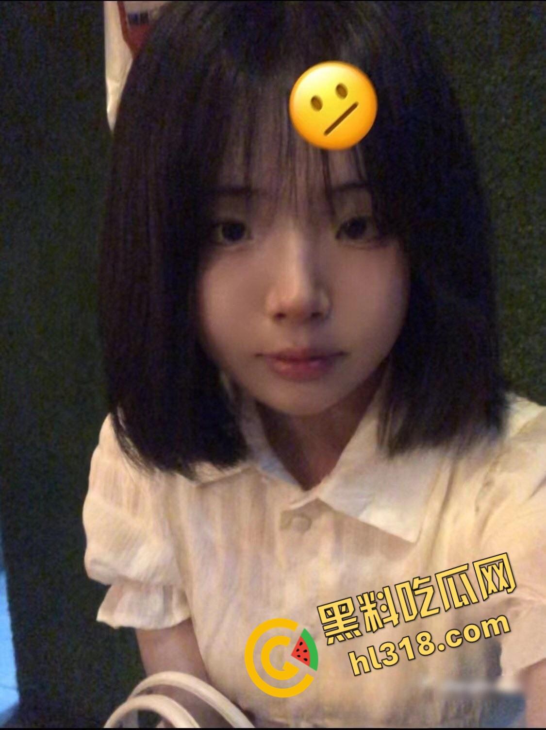 山西运城学生妹【陈茹茹】，懵懂清纯JK少女，看到18cm大屌眼睛都亮了，跪在地上口交满满的征服感 !-2