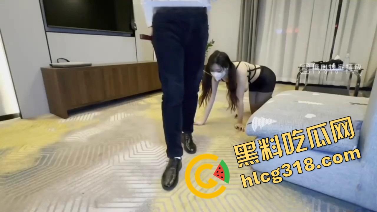 国内暗黑调教首次曝光，双马尾母狗被智能炮机操成泄洪口，边爬边叫还不忘自己张嘴接满一口浆！-8