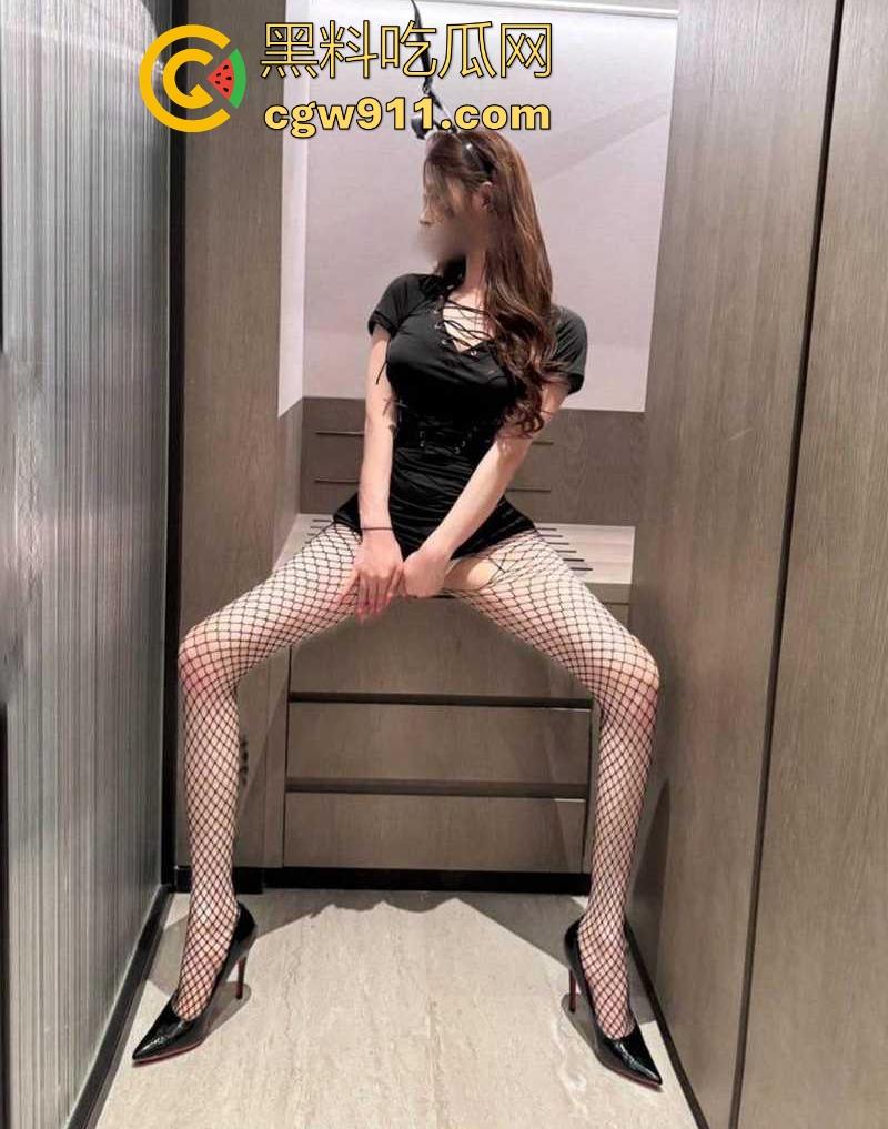 极品性感福利姬【李恩秀】最新福利曝光，童颜巨乳性感尤物，戴跳蛋玩露出调教，猛操后入花式3P超淫荡！-3